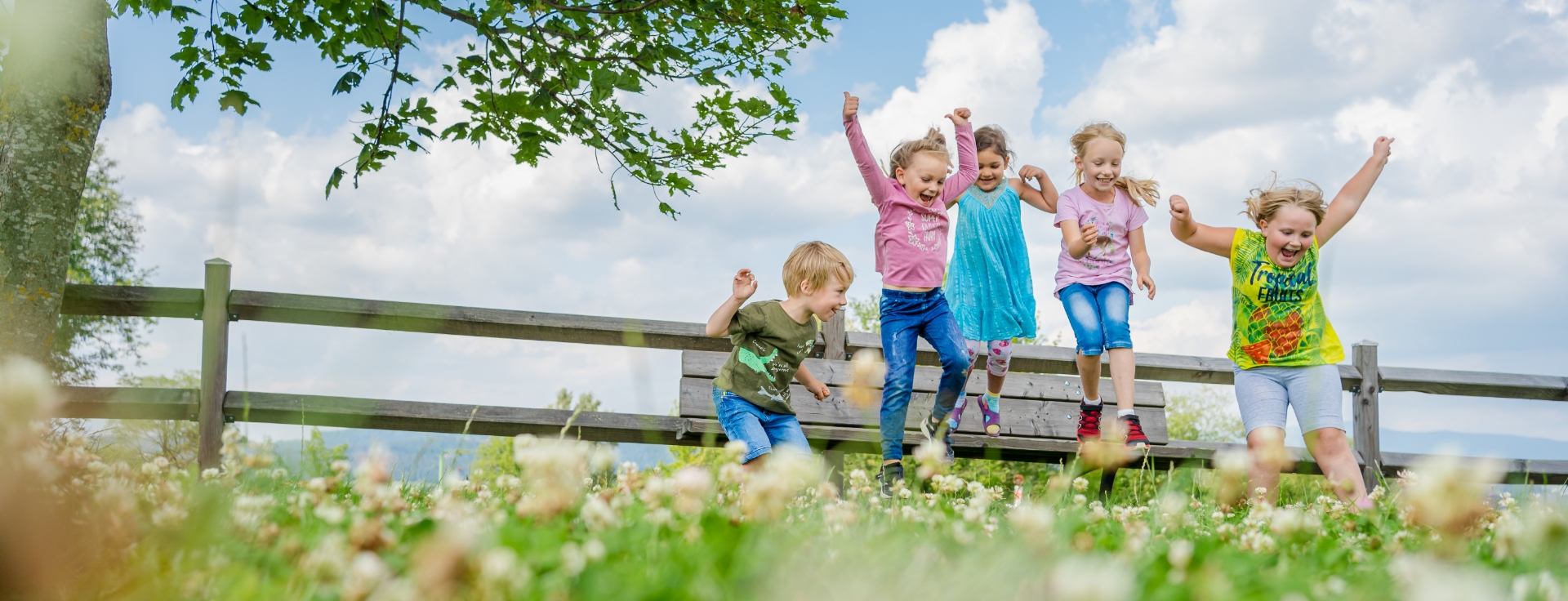 Kinder spielen
