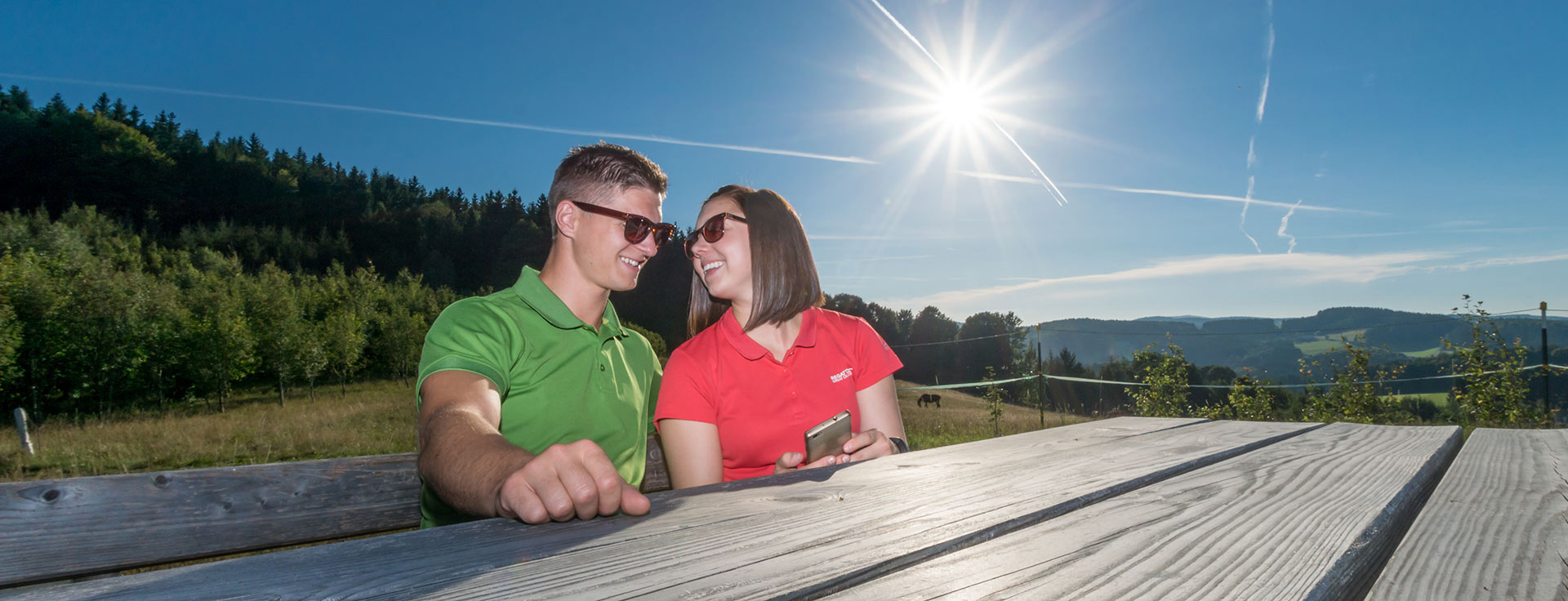 Bilder Wanderer am Rastplatz
